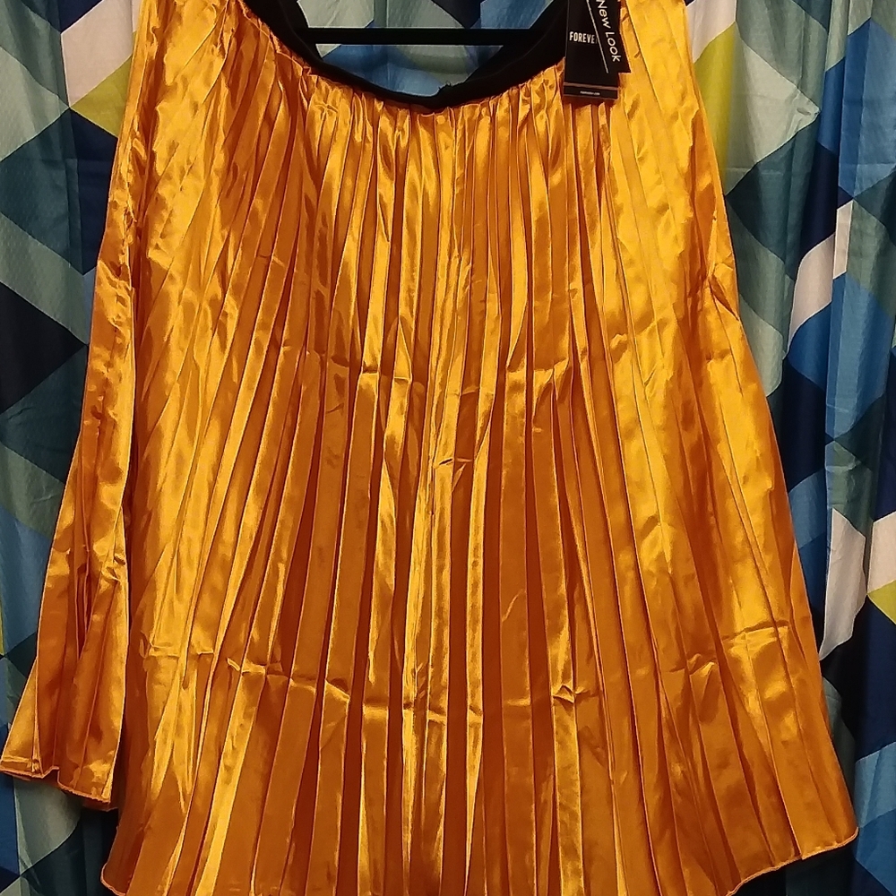 BNWT Forever 21 Yellow Satin Pleated Midi Skirt - Picture 2 of 7